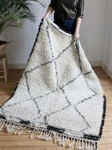 Tapis beni ouarain marmoucha tissé main au Maroc