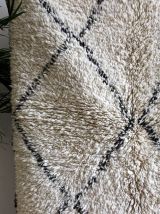 Tapis beni ouarain marmoucha tissé main au Maroc