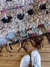 Tapis boucherouite vintage tissé main au Maroc