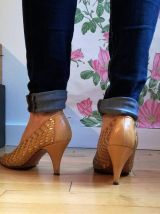 Rita - Chaussures à petits talons en cuir tressé doré 