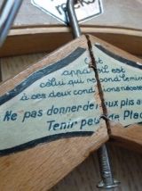 lot de 16 cintres en bois, dont 2 cintres de teinturerie