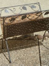 porte  revue, vintage  , rotin et  metal