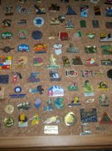 GROS LOT DE + DE 220 PIN'S de collection 