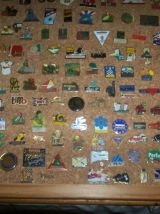 GROS LOT DE + DE 220 PIN'S de collection 