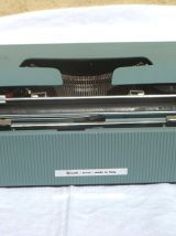 machine  a écrire Olivetti Lettera 32