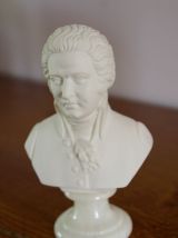statuette de Mozart en albâtre sur socle onyx 