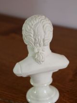 statuette de Mozart en albâtre sur socle onyx 