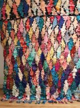 Grand tapis boucherouite berbère tissé main au Maroc