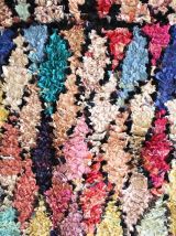 Grand tapis boucherouite berbère tissé main au Maroc
