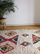 Grand tapis azilal berbere tissé main au Maroc