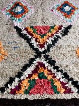 Grand tapis azilal berbere tissé main au Maroc