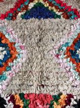 Grand tapis azilal berbere tissé main au Maroc