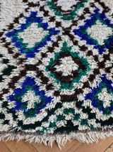 Tapis Azilal berbere tissé main au Maroc
