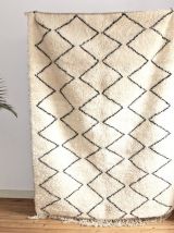 Tapis beni ouarain berbere tissé main au Maroc