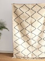 Tapis beni ouarain berbere tissé main au Maroc