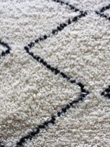 Tapis beni ouarain berbere tissé main au Maroc
