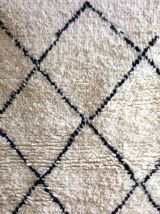 Tapis beni ouarain berbere tissé main au Maroc