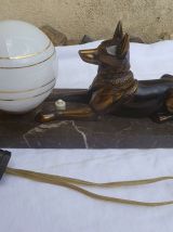 lampe de chevet vintage, chien en régule sur socle en marbre