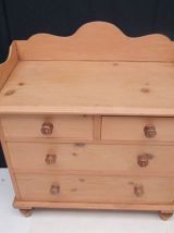  Commode en pin anglaise