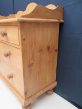  Commode en pin anglaise