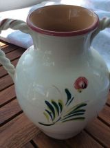 Joli vase en faïence avec anses torsadées français vintage