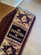 Livre les contes de Perrault 
