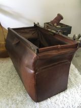 Sac de médecin en cuir vintage