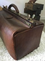 Sac de médecin en cuir vintage