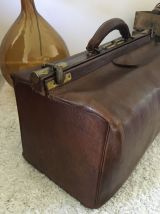 Sac de médecin en cuir vintage