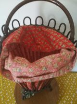 travailleuse en rotin brun et tissus provencal -vintage