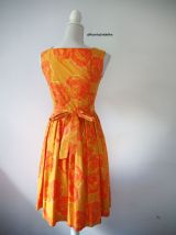 Robe babydoll orange aux motifs fleuris vintage 50's 60's