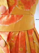 Robe babydoll orange aux motifs fleuris vintage 50's 60's