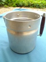 pot a lait ancien en aluminium ,vintage