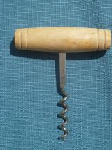 lot  de  2 tire bouchon , bois et métal