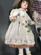 Poupée en porcelaine " Louise "
