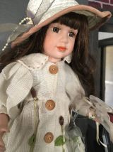 Poupée en porcelaine " Louise "