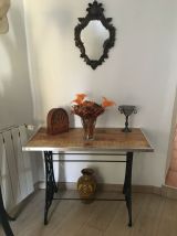 Table d'appoint avec vielle machine a coudre