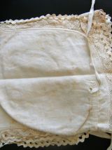 Lot 3 Bonnets enfant vintage en broderie dentelée