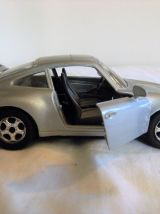 Porsche 911 (1993) échelle 1/24 eme Majorette