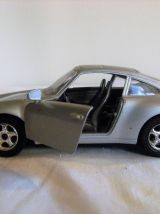 Porsche 911 (1993) échelle 1/24 eme Majorette
