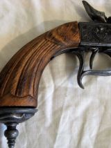 Pistolet décoratif mural bibliothèque zamacl crosse