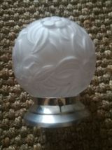 art déco lampe boule en verre moulé - abat jour- décor fleur