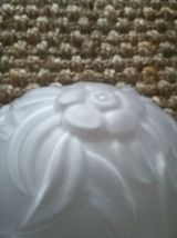 art déco lampe boule en verre moulé - abat jour- décor fleur