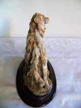 Statuette chien épagneul breton cocker en biscuit