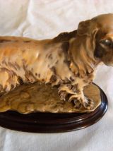 Statuette chien épagneul breton cocker en biscuit