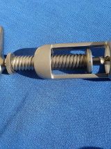 lot  de  2 tire bouchon  en métal