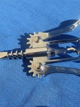 lot  de  2 tire bouchon  en métal