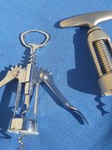 lot  de  2 tire bouchon  en métal