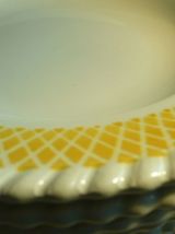  6 assiettes creuses "FB 16" jaunes relief Digouin