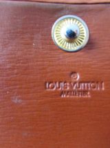 Portefeuille Vintage en cuir épi de la maison Louis Vuitton.